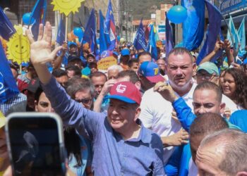 Edmundo González Urrutia supera a Maduro por más de 20 puntos, según sondeos