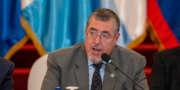 Guatemala denuncia a guardias tras hallar dinero y cocodrilos en una cárcel