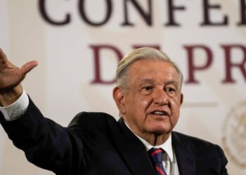 López Obrador cometió violencia política contra opositora Gálvez