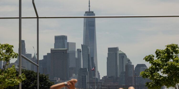 Con el inicio oficial del verano, EEUU enfrenta una fuerte ola de calor que está rompiendo récords y que se inició hace un par de semanas.