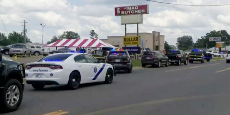 Autoridades en Arkansas continúan la investigación del tiroteo en una pequeña
ciudad.
