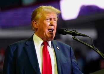 La fiscalía instó a jueza en el caso de documentos clasificados de Donald Trump una orden de silencio para proteger a los agentes del FBI.