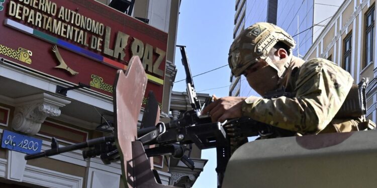 Alzamiento militar en Bolivia, desorden de una dictadura en crisis
