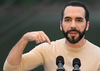 Encuesta en El Salvador mantiene los altos índices de aprobación del presidente Bukele por la seguridad en el país