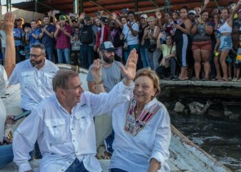 Edmundo González Urrutia admite amenazas en su contra y asegura, no lo detienen