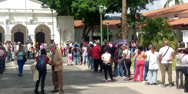 Pueblo venezolano participa masivamente en el simulacro electoral