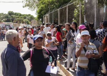 Pueblo de Falcón colma centros electorales para participar en el simulacro rumbo al 28J