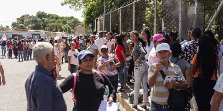 Pueblo de Falcón colma centros electorales para participar en el simulacro rumbo al 28J