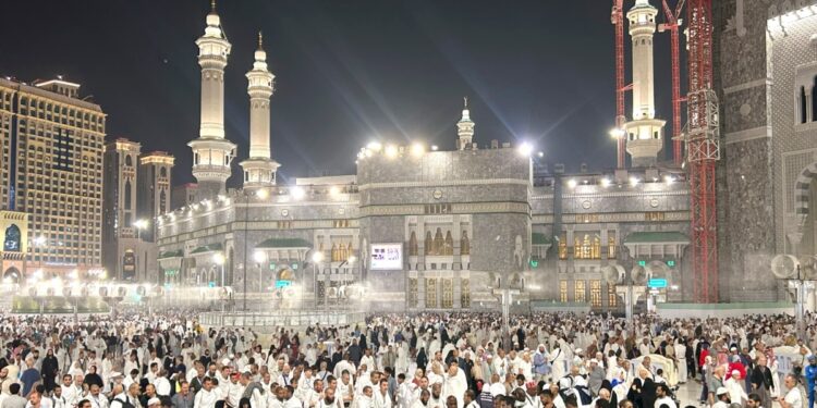 Israel sigue siendo blanco de ataques de la milicia Hezbolá mientras las negociaciones para un alto el fuego continúa.