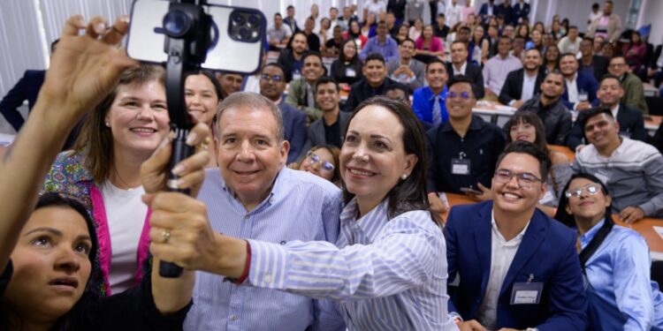 Candidato opositor de Venezuela denuncia detención de tres dirigentes políticos