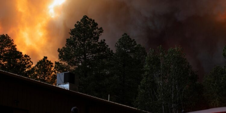 El gobernador de Texas, Greg Abbott, emite una declaración de desastre mientras la tormenta tropical Alberto impacta el estado.