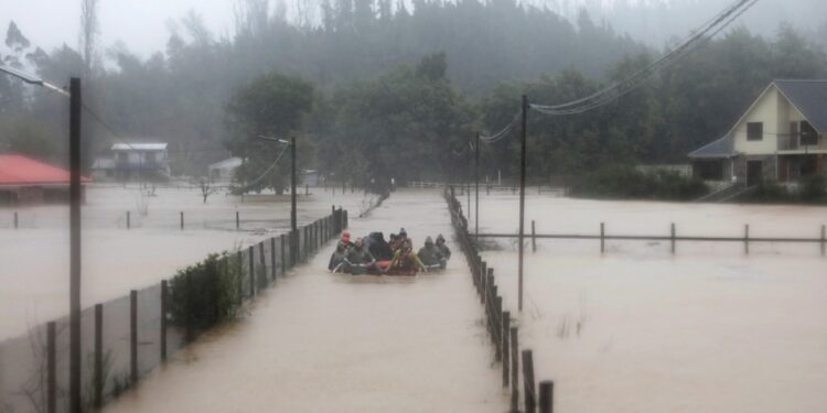 Temporal en Chile deja un muerto y se amplía zona de catástrofe hacia el centro del país