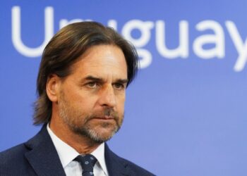 Uruguayos votan en primarias presidenciales con oposición centro-izquierda ganando terreno