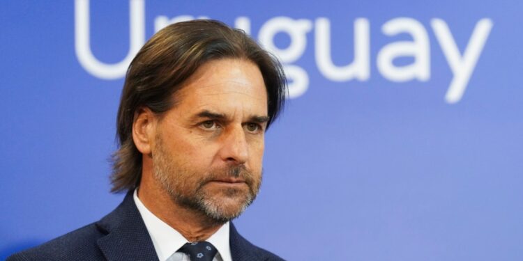 Uruguayos votan en primarias presidenciales con oposición centro-izquierda ganando terreno