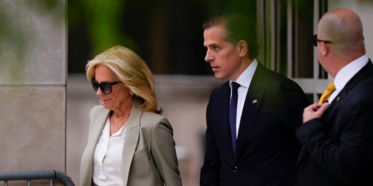 Hunter Biden, hijo del presidente de EEUU, declarado culpable de tres cargos graves por posesión de armas