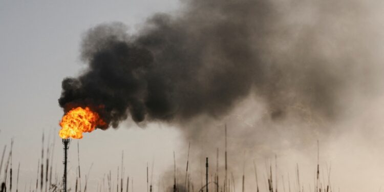 Venezuela recurre a flota oscura para proveer petróleo a su aliado Cuba