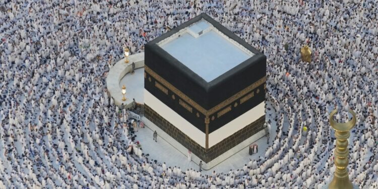 Más de 1,5 millones de musulmanes extranjeros llegan a La Meca para el peregrinaje anual del haj