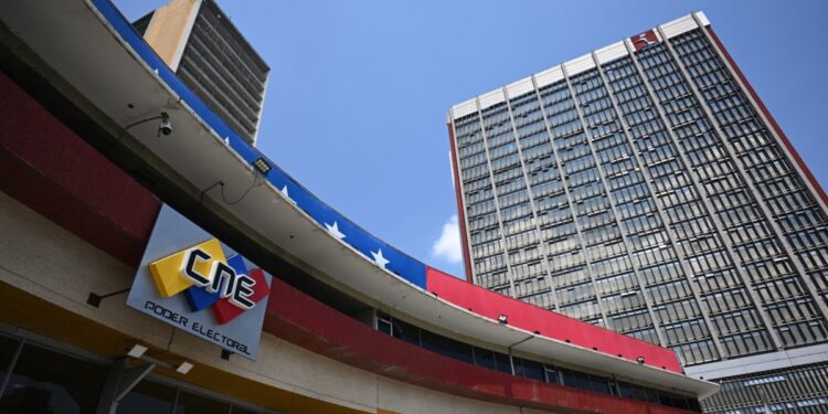 rector del Poder Electoral denuncia irregularidades a menos de mes y medio de las elecciones en Venezuela