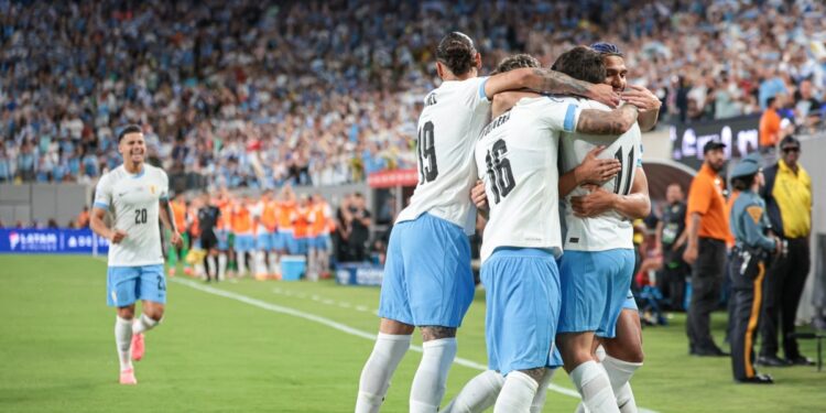 Uruguay pasa a cuartos de final de Copa América con goleada a Bolivia