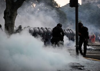 Senado argentino aprueba reformas que definirán futuro de presidente Milei