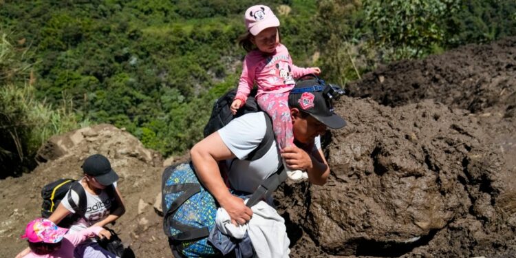 Temporal deja siete fallecidos, 22 heridos y 16 desaparecidos en Ecuador