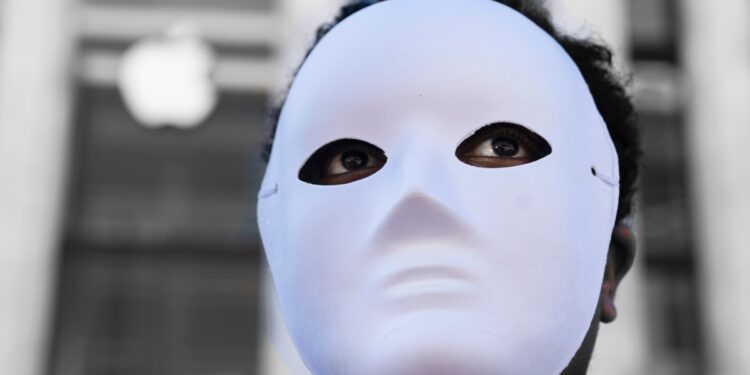 EEUU prohíbe importaciones de calzado, mariscos y aluminio chinos por la mano de obra uigur