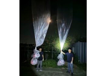Corea del Norte reanuda lanzamientos de globos con basura, dice Corea del Sur