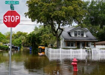 Continúa la alerta por mal tiempo en el sur de Florida