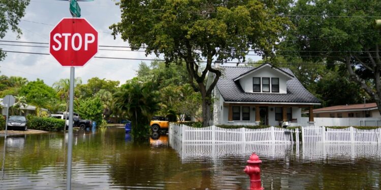 Continúa la alerta por mal tiempo en el sur de Florida