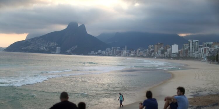 Polémica en Brasil por un proyecto de ley que propone privatizar playas enteras