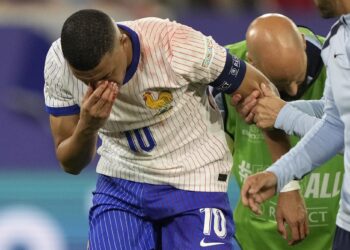 Mbappé no será operado y jugará la Eurocopa 2024 con una máscara facial