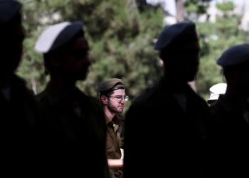 El primer ministro israelí, Benjamin Netanyahu, disuelve su gabinete de guerra y rechaza las pausas anunciadas por militares israelíes.