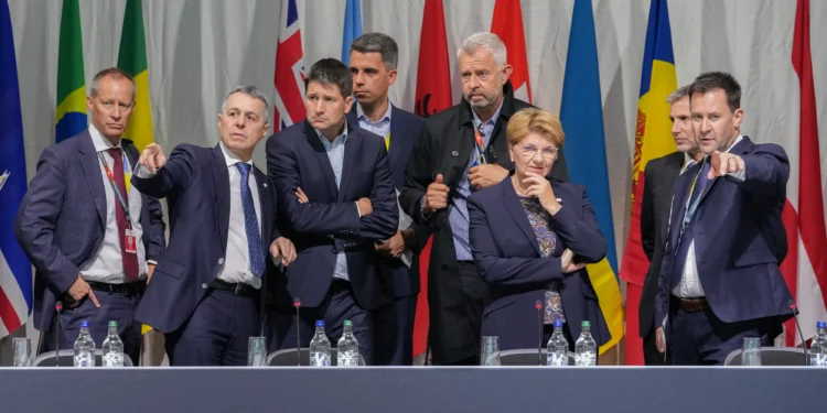 Rusia asegura que mantiene abiertos sus contactos militares y diplomáticos con EEUU