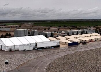 Abogados dicen que nuevos estándares del gobierno de Biden para niños migrantes son insuficientes