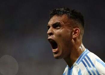 Argentina vence a Canadá en partido inaugural de Copa América