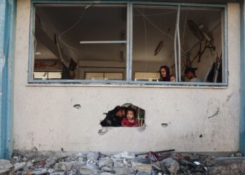 Las fuerzas israelíes atacan zona de refugiados en Ráfah y matan a 25 personas