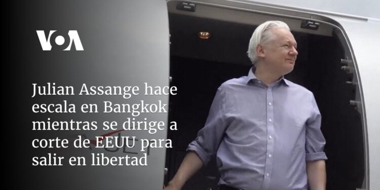 Julian Assange hace escala en Bangkok mientras se dirige a corte de EEUU para salir en libertad