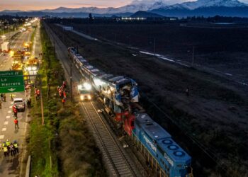 Ministro de Chile apunta a «falla humana importante» en choque de trenes que dejó dos muertos