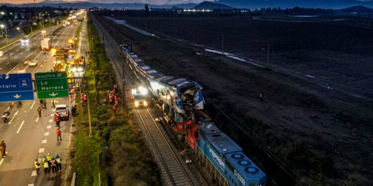 Ministro de Chile apunta a «falla humana importante» en choque de trenes que dejó dos muertos