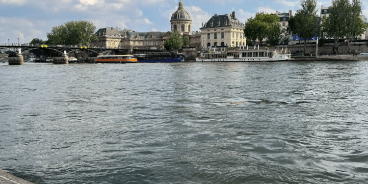 Confirmaron que el agua del río Sena sigue sin ser apta para bañarse a un mes de los JJ OO París 2024