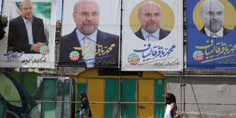 Dos candidatos se retiran antes de las elecciones en Irán en medio del desinterés de los votantes