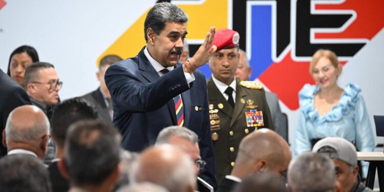 Consultora Ideadatos: “A pocos días del inicio de campaña, Maduro mantiene diferencia abismal con el resto de los candidatos de la oposición”