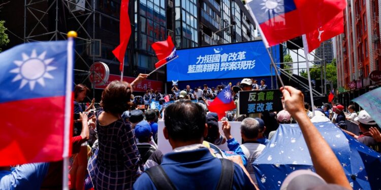 EEUU y China tienen su primer diálogo nuclear informal en cinco años, con Taiwán en la mira