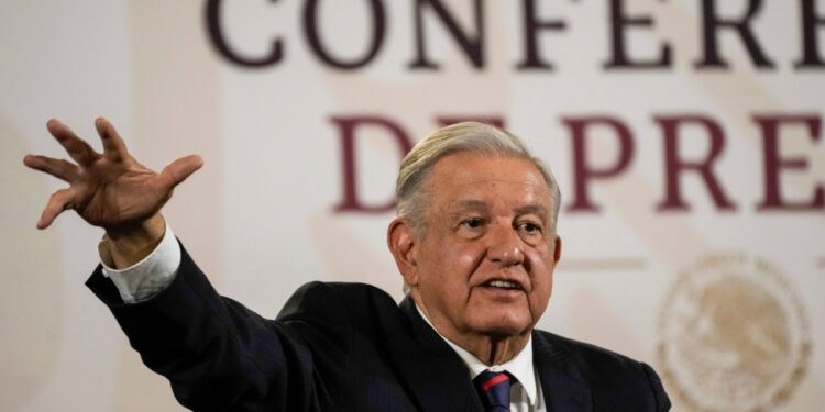 López Obrador admite el desplazamiento de miles de personas por la violencia en el sur del país