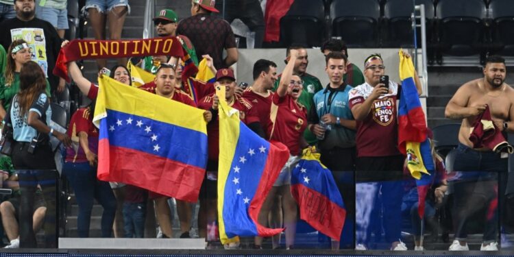 La pasión por el fútbol también une a los venezolanos en EEUU