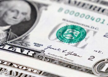 El presidente de la Reserva Federal, Jerome Powell, destacó la disminución en inflación pero no descartó un recorte en las tasas de interés.