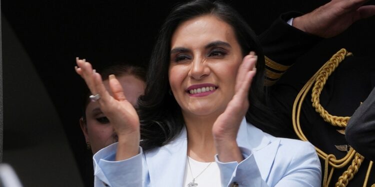 Asamblea de Ecuador rechaza autorizar que la vicepresidenta del país sea enjuiciada por corrupción