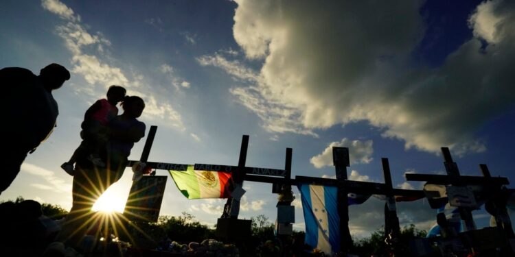 Las redes sociales abren nuevas vías para capturar a futuras víctimas de
trata, en una tendencia que va en auge