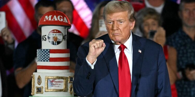 Trump celebra su cumpleaños 78 con ataques a Biden por su edad