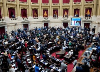 Gobierno de Milei propone ley para bajar edad de imputabilidad a 13 años en Argentina